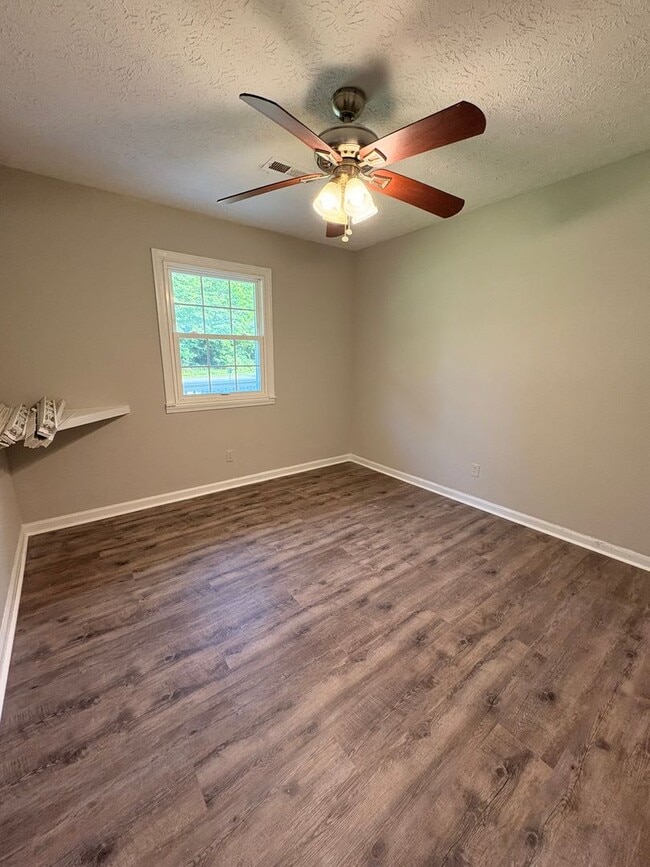Building Photo - Spacious 3-Bedroom Ranch Home in Thomasville