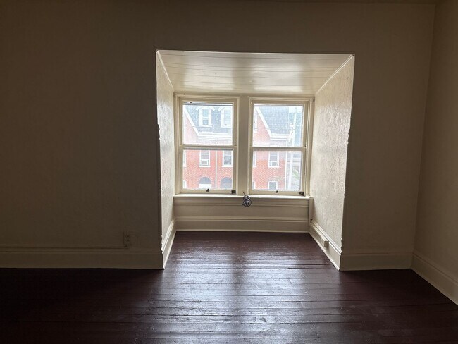 Building Photo - East End York City-3rd Floor Studio Apartment