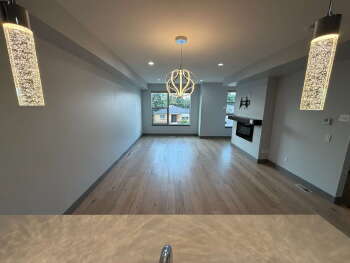 Foto del edificio - 2-Bed/2.5 Bath Townhouse with 2 car garage! Upper level deck with views!
