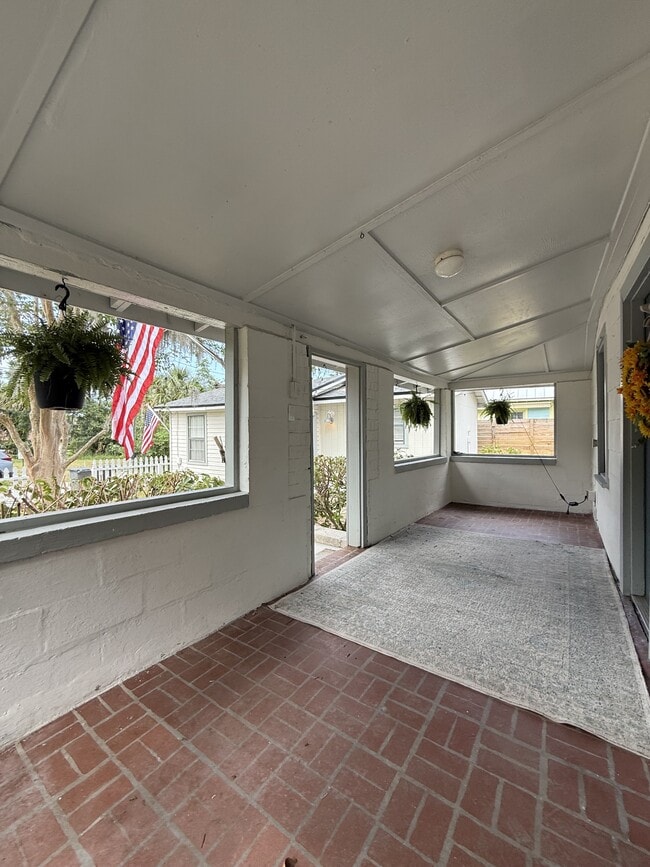 Building Photo - 509 Live Oak StreetUnit 2
