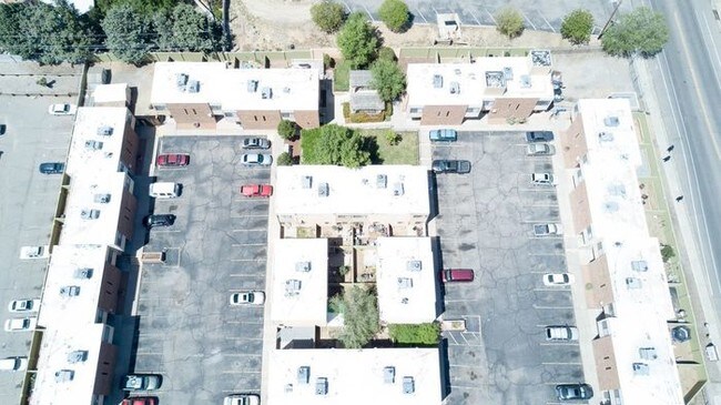 Foto del edificio - 12621 Lomas Blvd NE