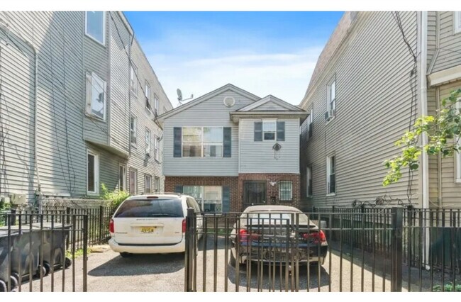 Building Photo - 762 S 17th St