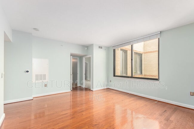 Building Photo - 2451 Midtown Ave