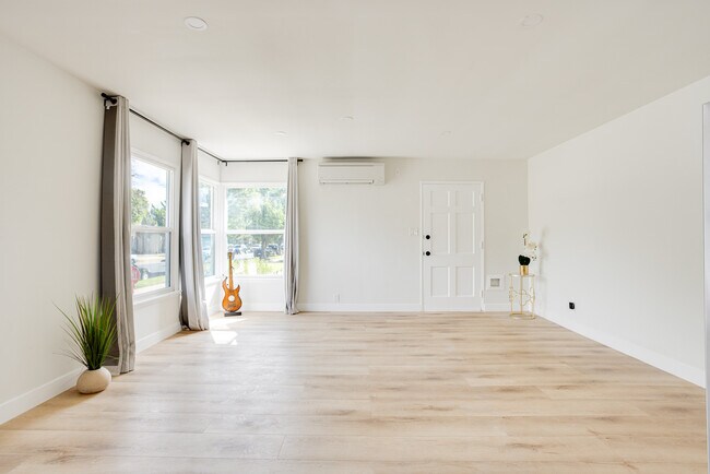 Foto del edificio - 617 N Rosemary Ln