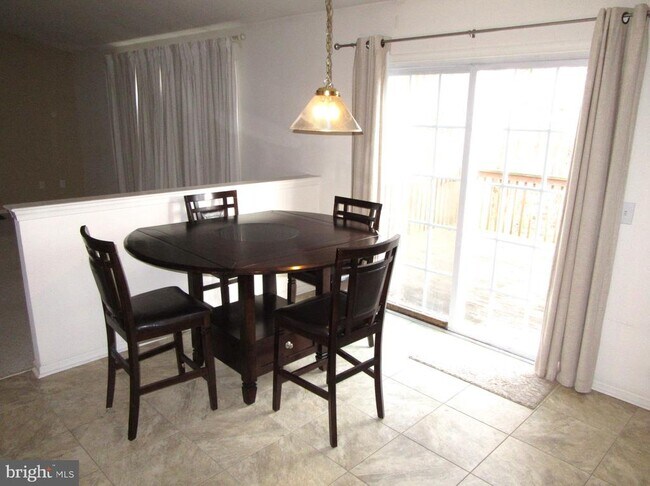 Foto del edificio - 201 Longmeadow Dr