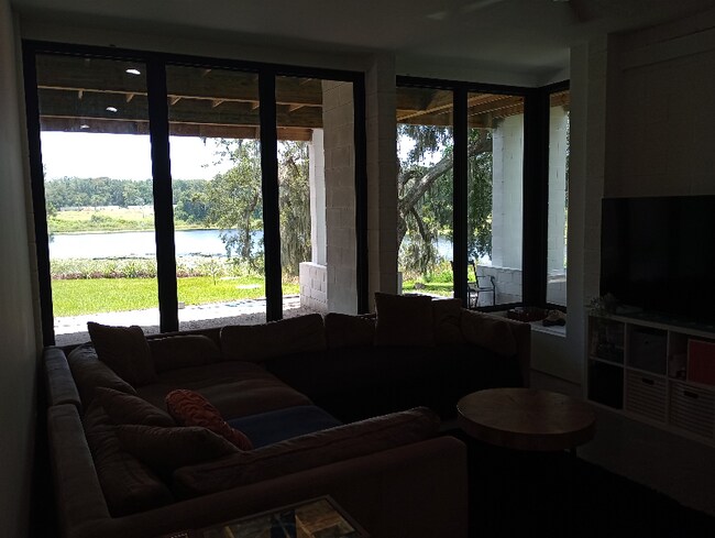 Foto del edificio - 2053 Carolina Ave