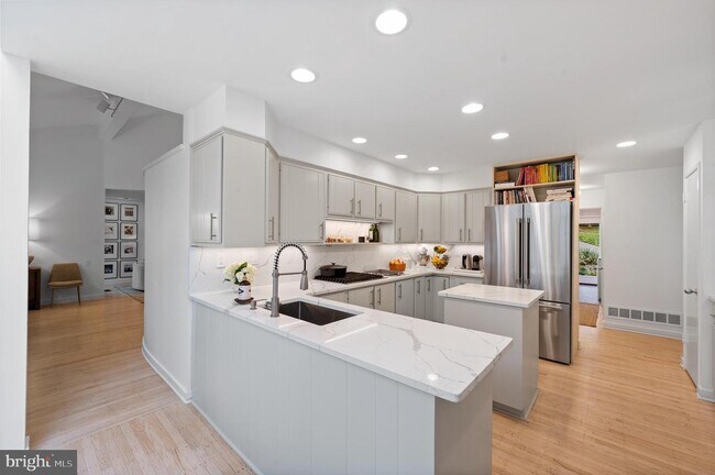 Building Photo - 309 Valley Pl