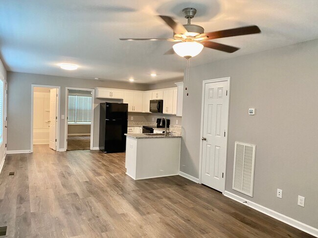 Foto del edificio - Brand New 2 Story Duplex!!  Close to Downt...