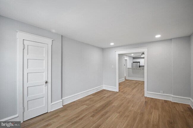 Foto del edificio - 221 B Kings Hwy E