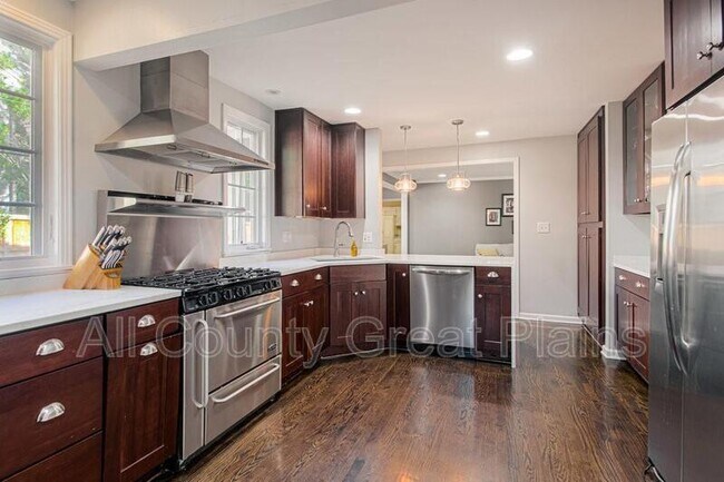 Foto del edificio - 3714 W 61st Terrace