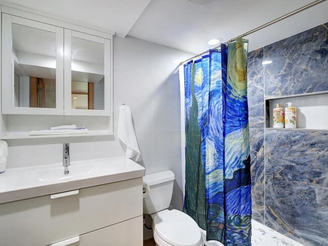 Building Photo - Two bedrooms, one of which equals to 2 bed...