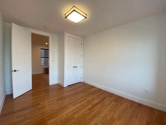 Foto del edificio - 1 bedroom in BRONX NY 10457