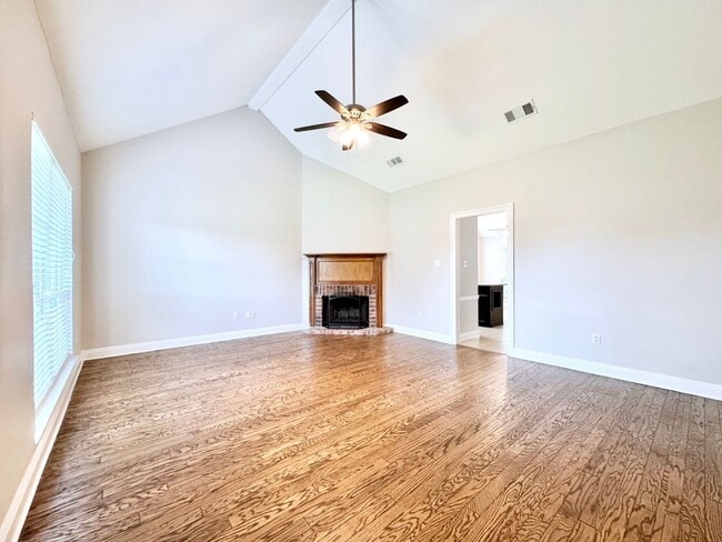 Building Photo - Serene 3BR Home in Peaceful Azalea Lakes