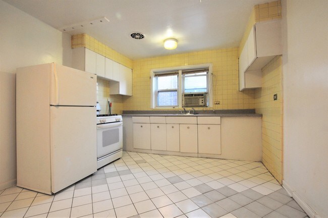 Building Photo - 6209 N Kedzie Ave