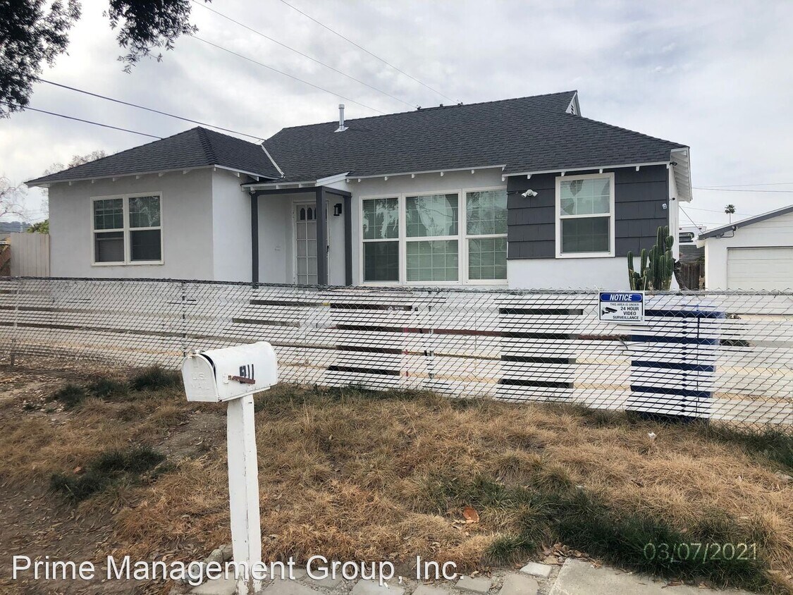 Primary Photo - 3 br, 1.5 bath House - 911 Valencia Ave.
