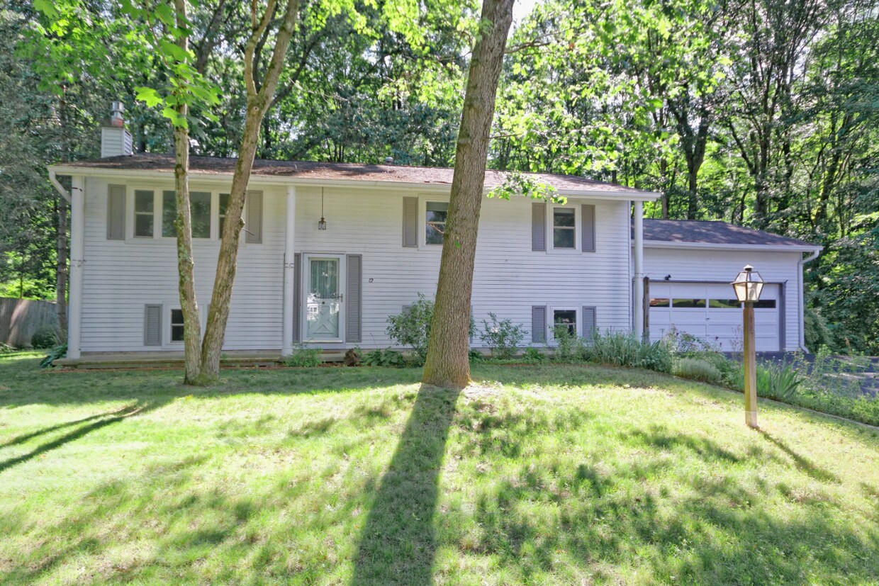 Primary Photo - 12 Casino Dr