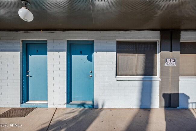 Building Photo - 3025 N 32nd St