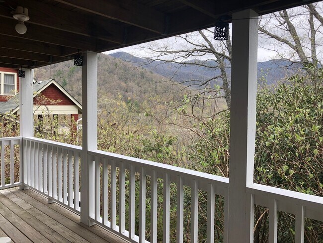 Foto del edificio - **Montreat Rental** August 15th, 2026-May 15th, 2027