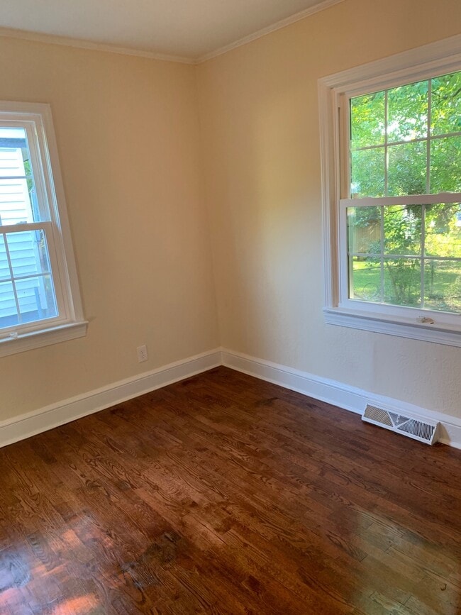 Building Photo - Ranch Style Home in High Point!