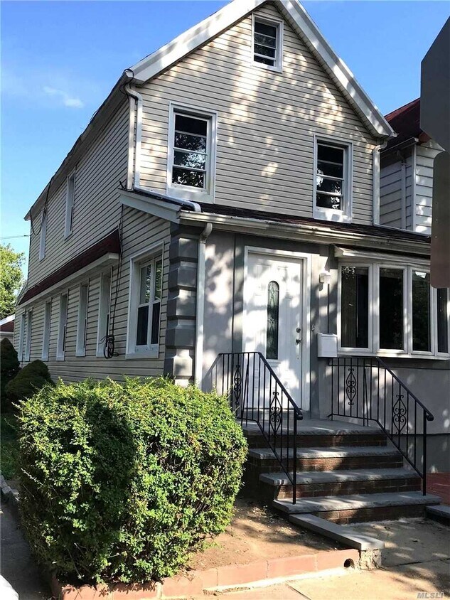 Foto principal - 89-16 69th Rd