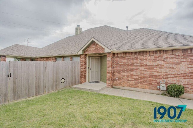 Building Photo - 2508 Tyler Ln