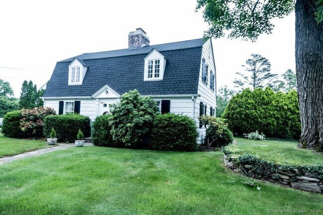 Foto del edificio - 453 Chestnut Hill Rd