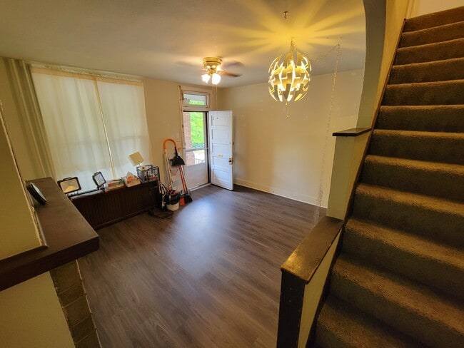 Building Photo - 3103 Tretow St