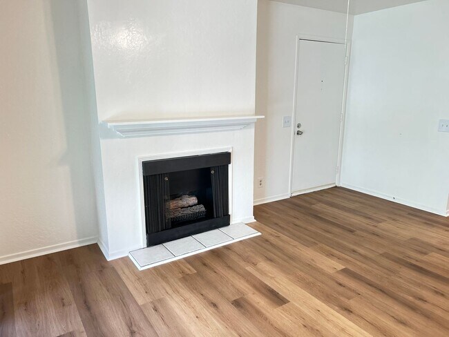 Foto del edificio - Charming Condo Near Monterey Coast