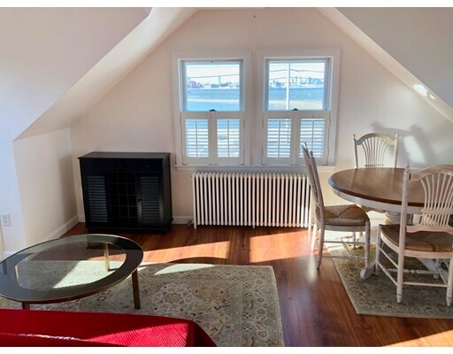 Building Photo - 8 Deerfield St