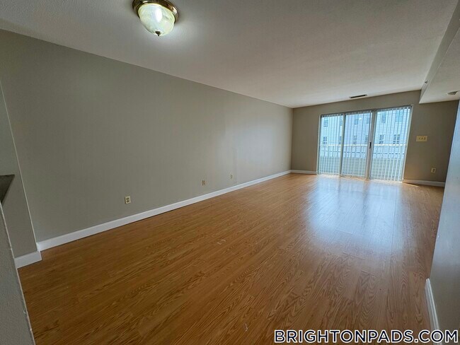 Foto del edificio - 146 N Beacon St