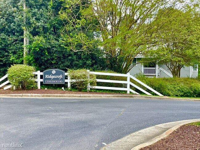 Foto del edificio - 2 br, 2 bath Condo - 2811 Edridge Ct 201 U...