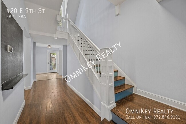 Building Photo - 420 E 9th St