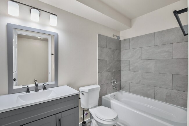 Foto del edificio - 12040 Bridgeport Way SW