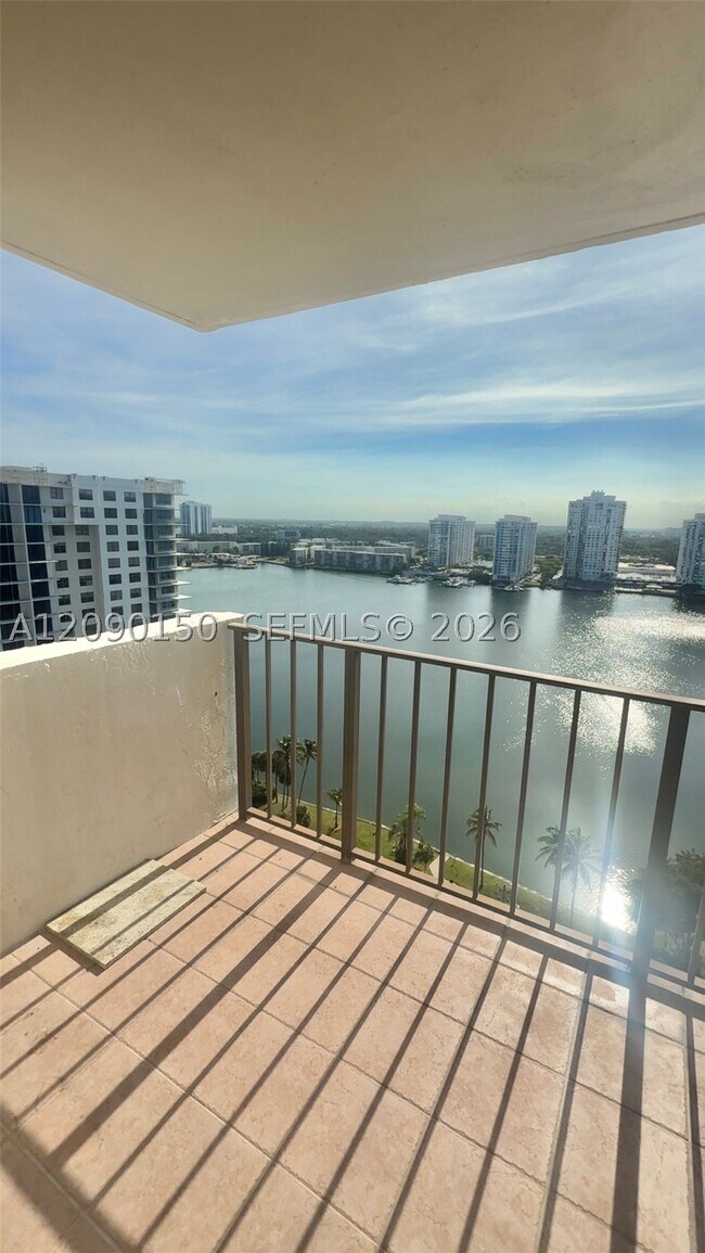Foto del edificio - 18181 NE 31st Ct