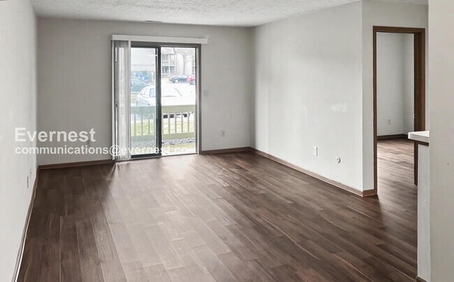 Foto del edificio - 5300 Darlington Rd