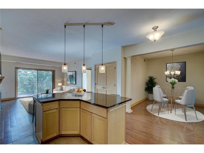 Foto del edificio - 630 Main St N