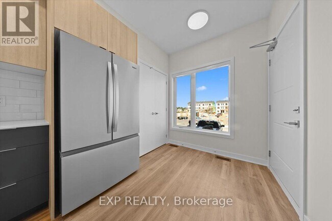 Building Photo - 221 Antelope Private