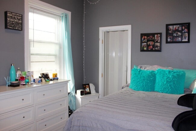 Building Photo - 461 Park Dr