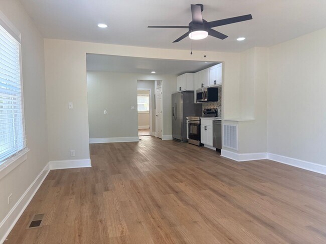 Foto del edificio - 114 E Club Blvd