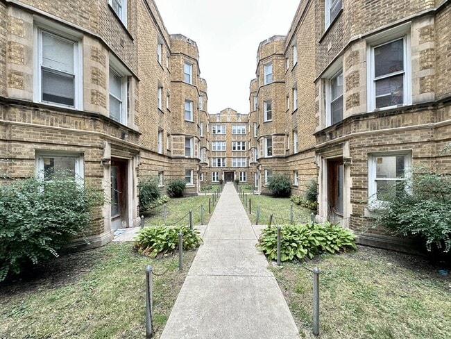Building Photo - 1646 W Pratt Blvd