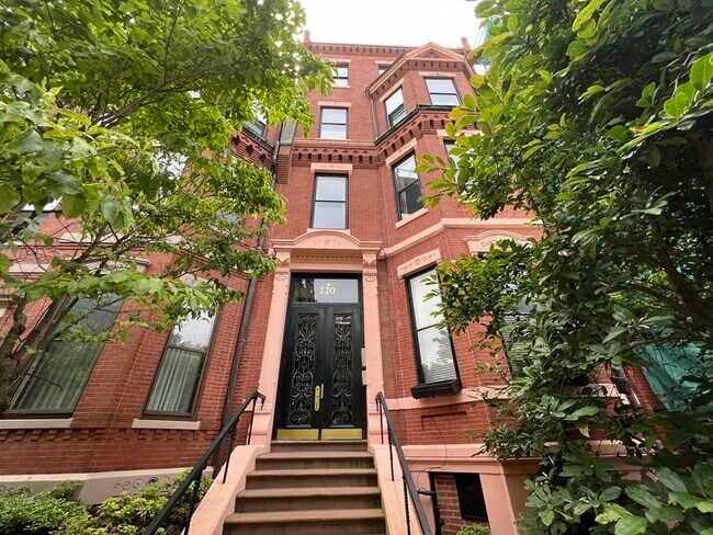Foto del edificio - 220 Commonwealth Ave