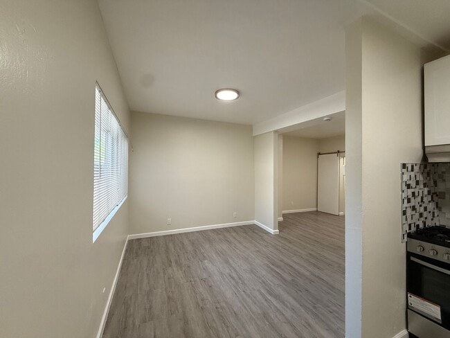 Building Photo - 5 F St
