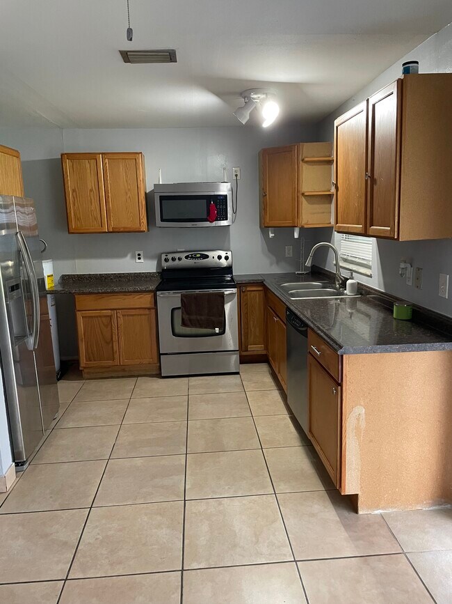 Foto del edificio - 413 NE 24th Pl