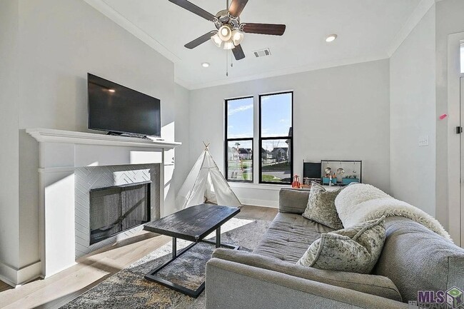 Building Photo - 10238 Grayton Dr.