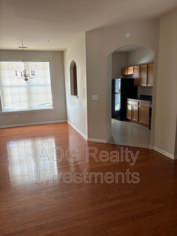Foto del edificio - 2128 Whispering Way