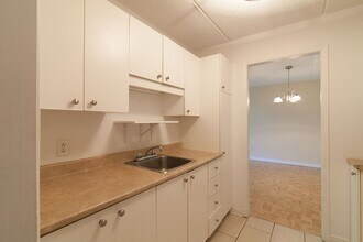 Building Photo - 1525 Av. Victoria