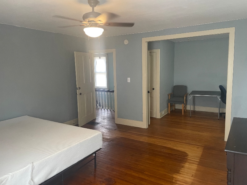 Foto principal - 158 E 3rd St