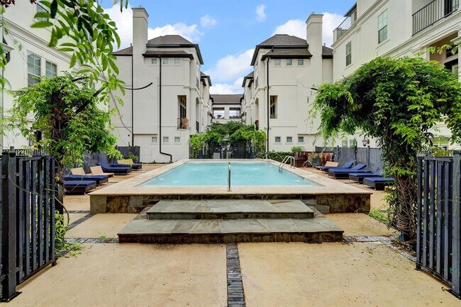 Building Photo - 2608 Capitol St