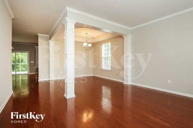 Building Photo - 571 English Oak Cir