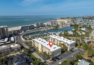 Building Photo - 995 La Guna Dr